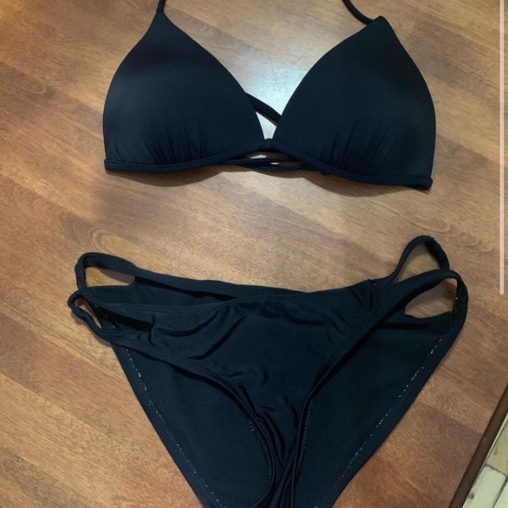 Black bathing suitBoth size medium Victoria secret